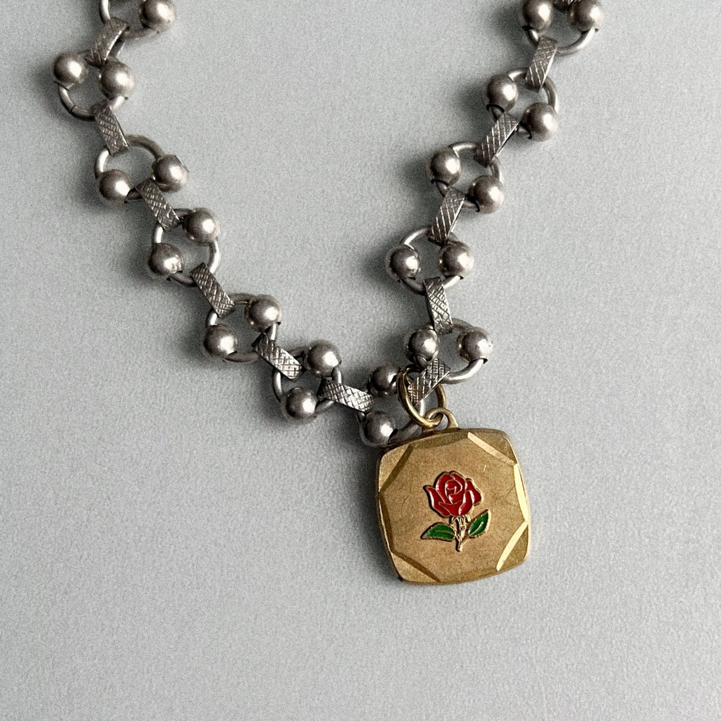 Collier Rose rouge