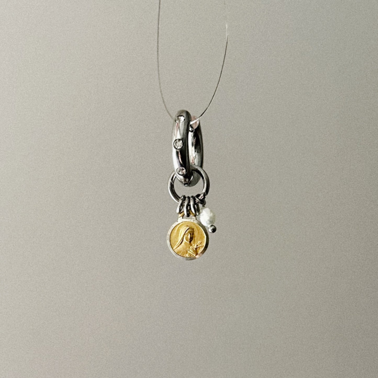 Boucle d'oreille - Médaillon & perle