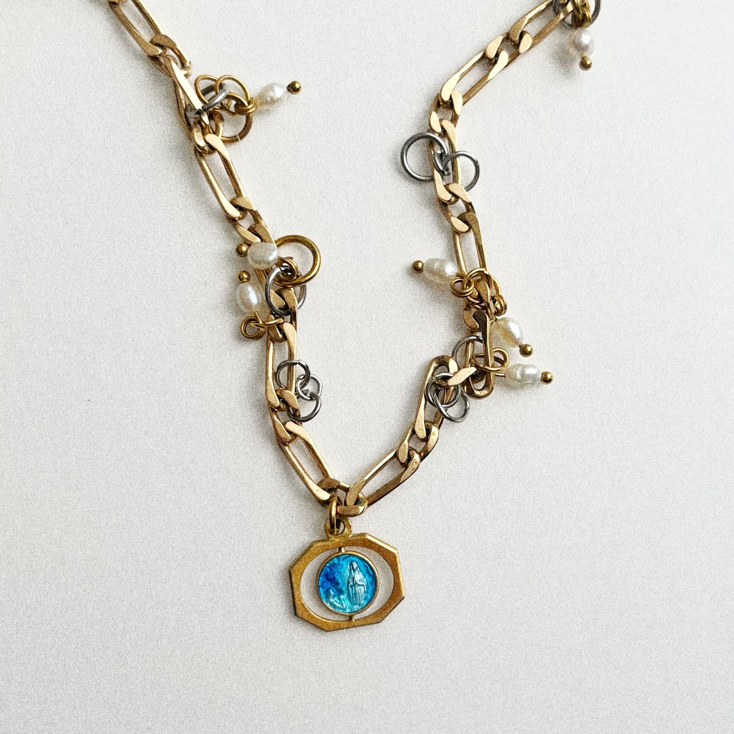 Collier - Médaillon & perles