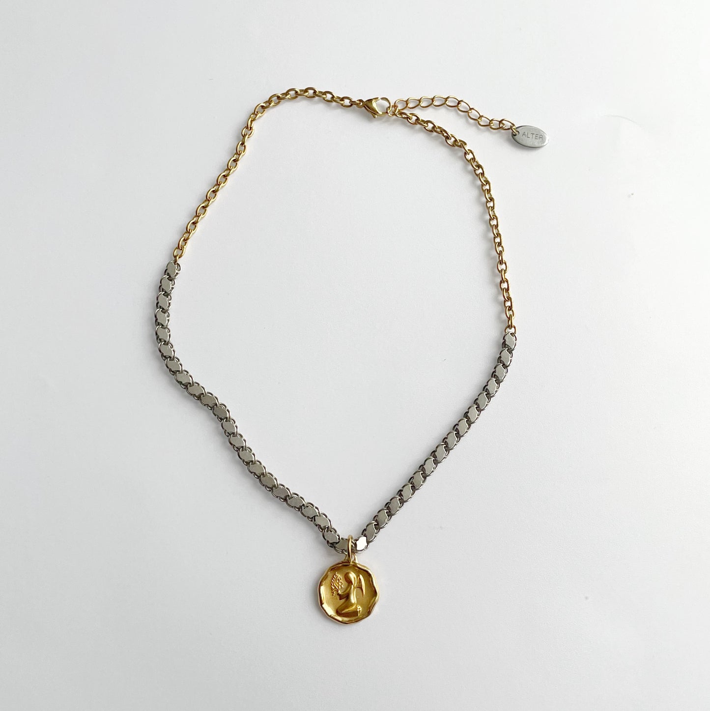 Collier argent et médaillon