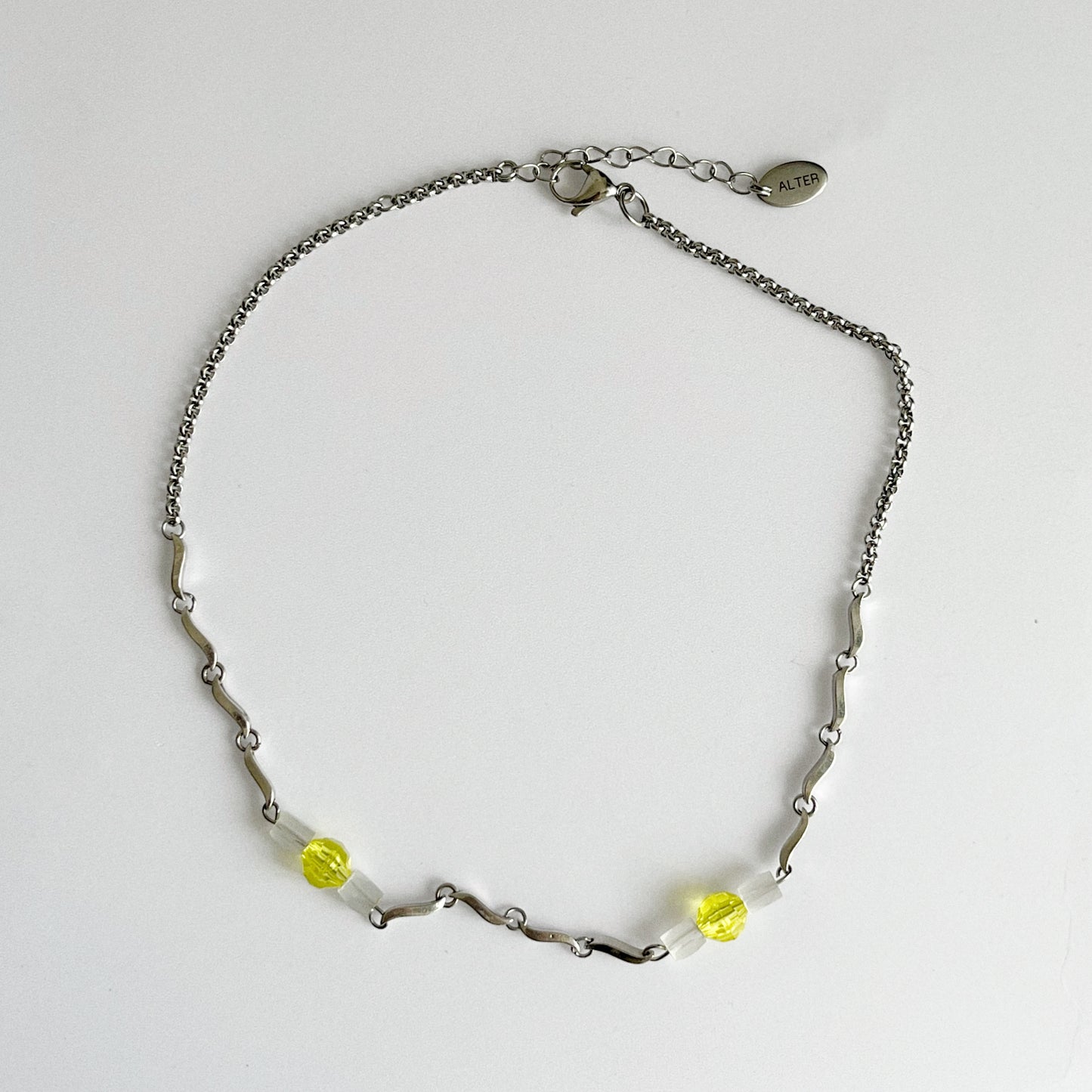 Collier argent et perles jaunes