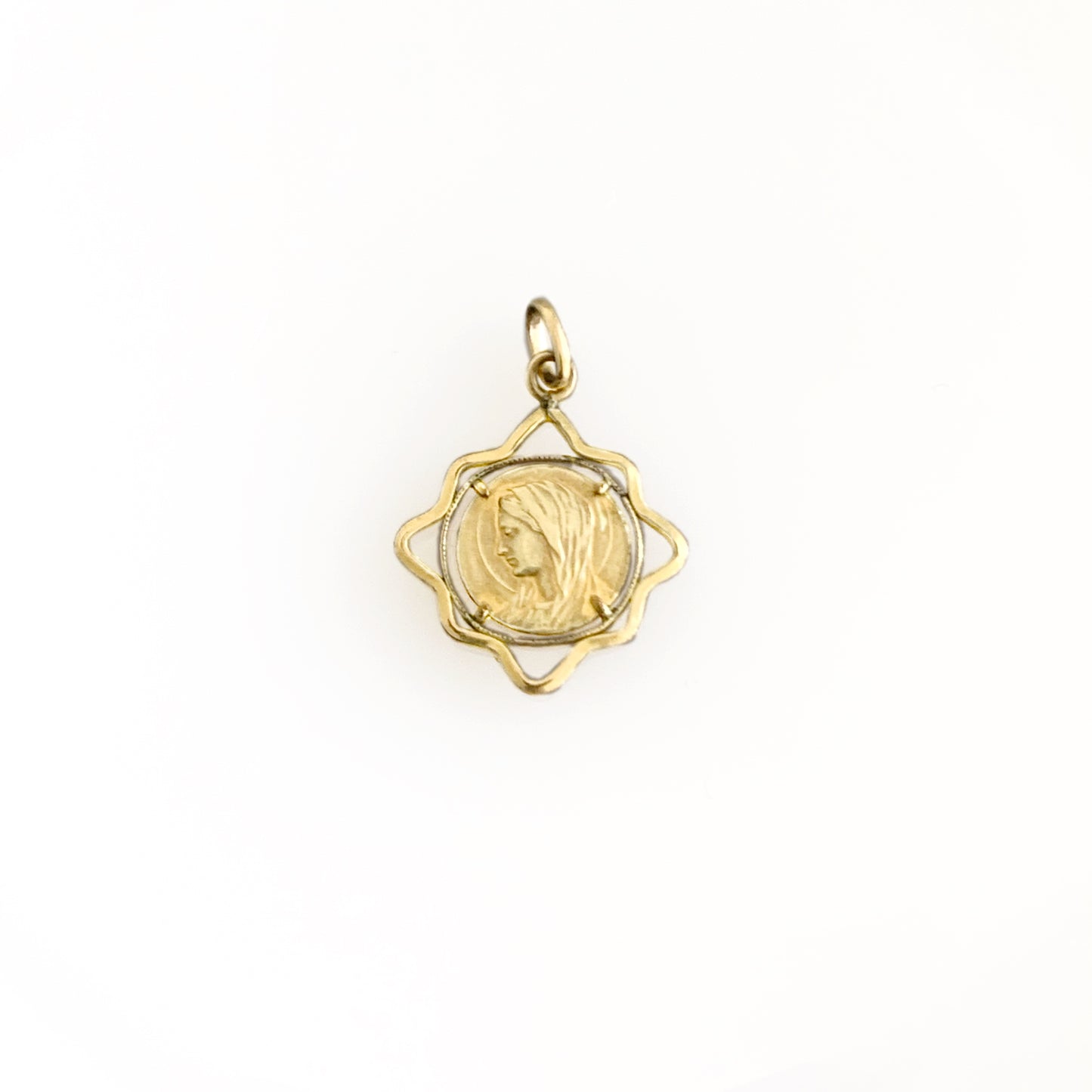 Collier médaillon doré - P23.12