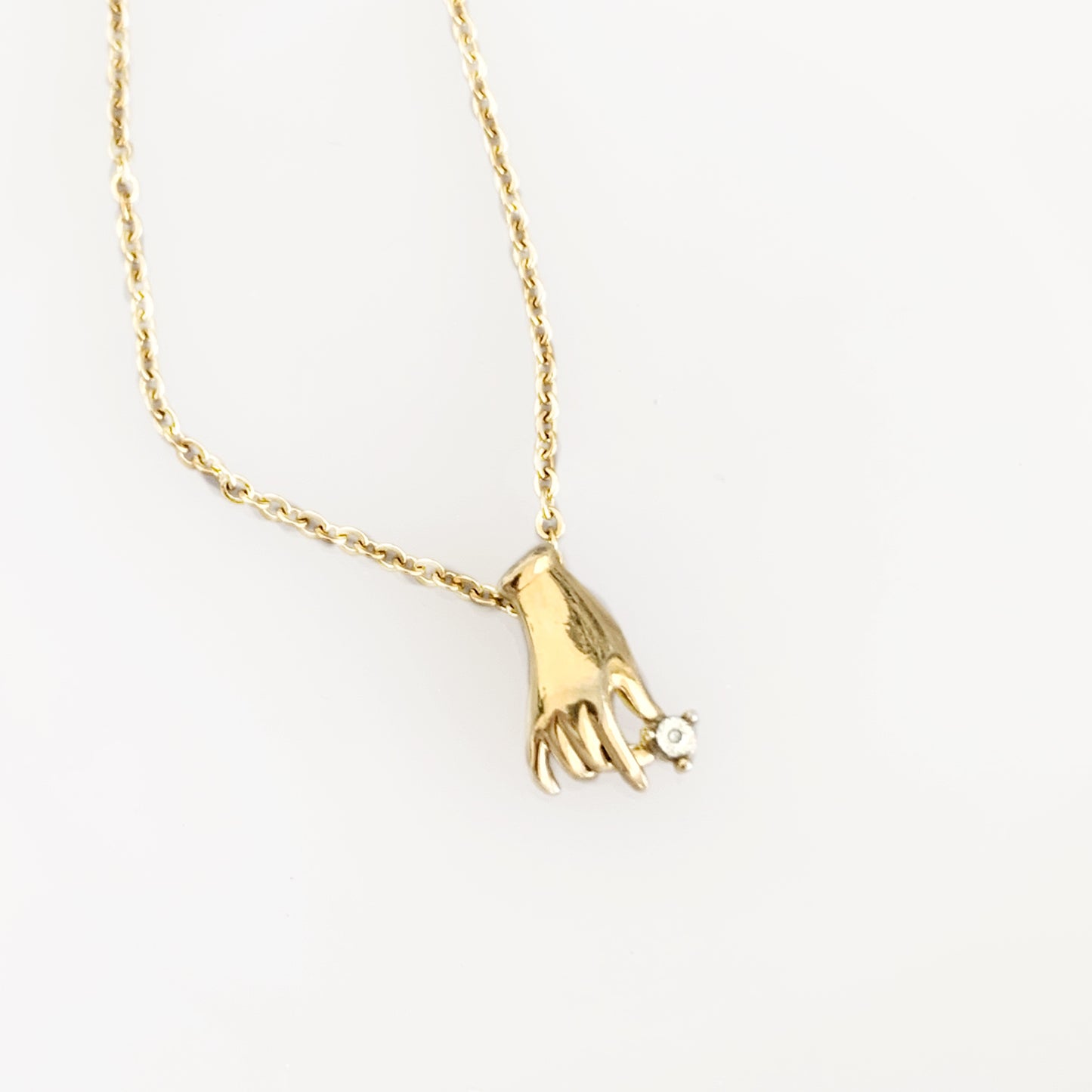 Collier main dorée - P23.01