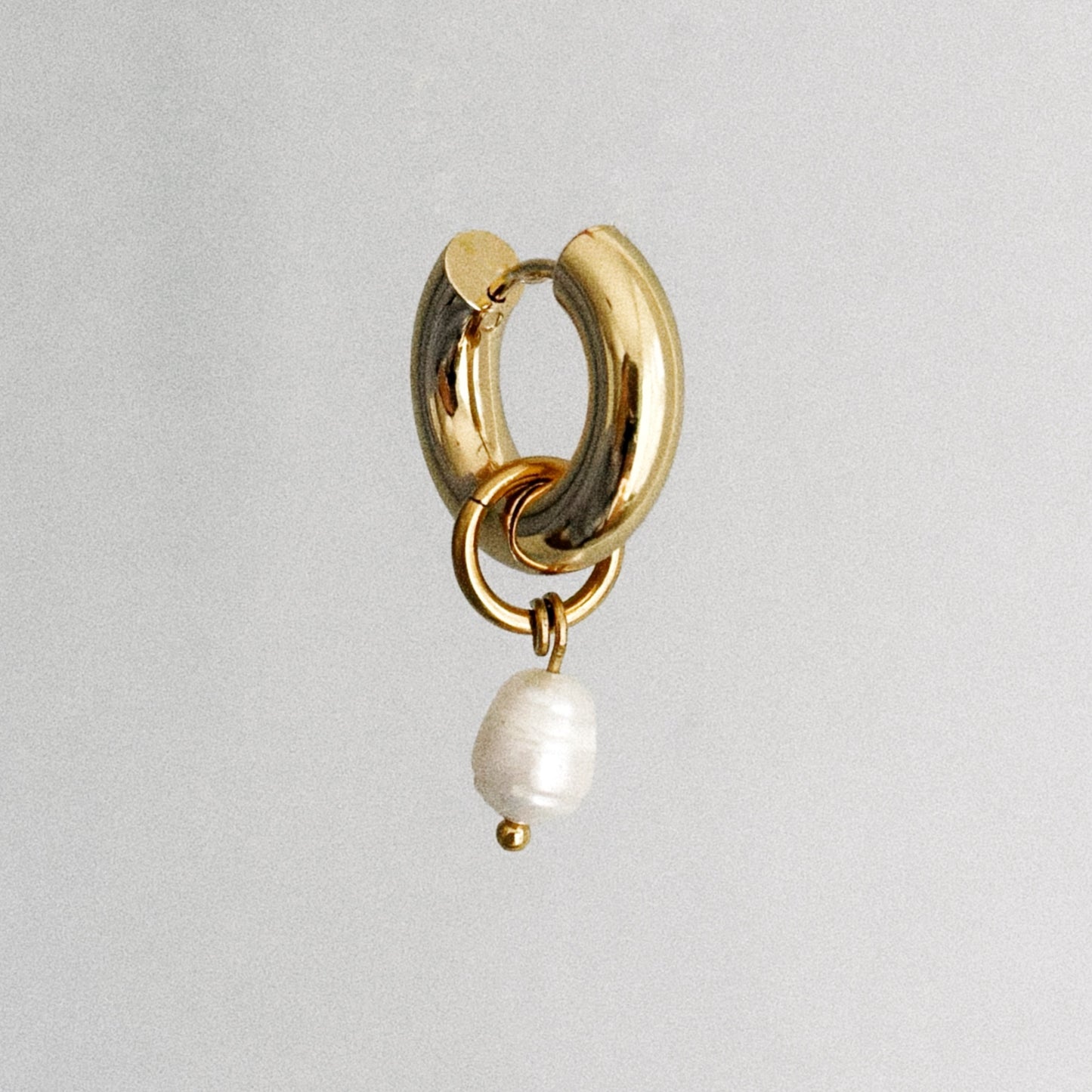Boucle permanente - Perle d'eau douce / Dorée