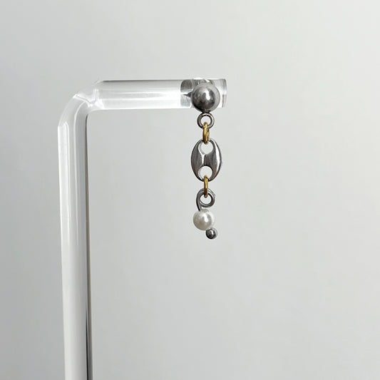 Boucle d'oreille - Perle blanche et grain de café
