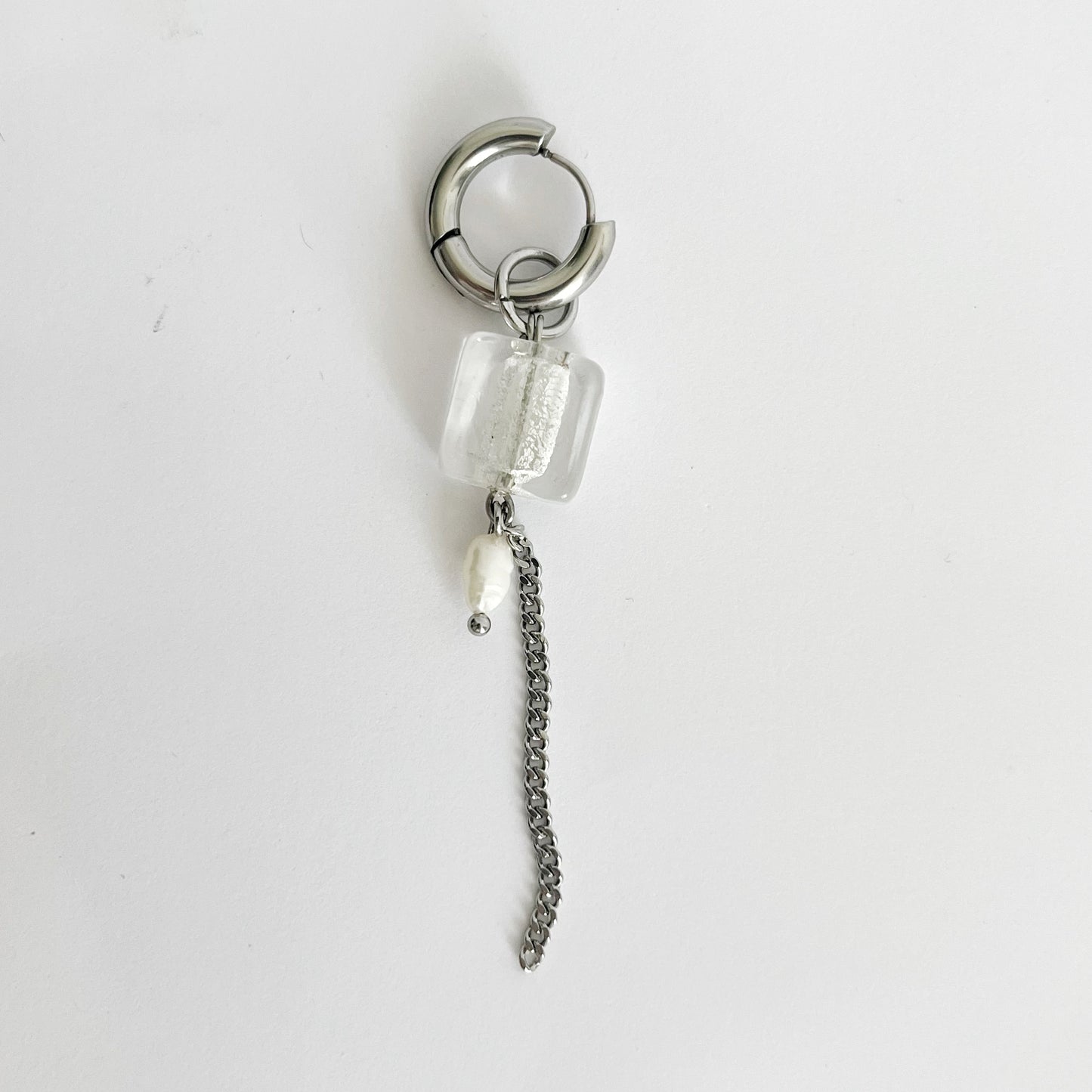 Boucle d'oreille - Carré translucide & perle