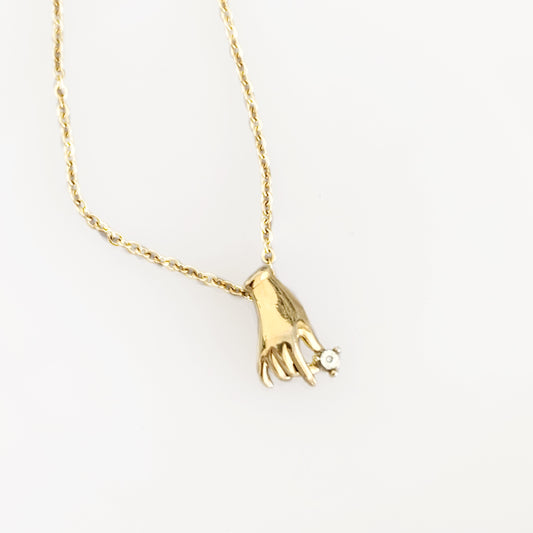 Collier main dorée - P23.01