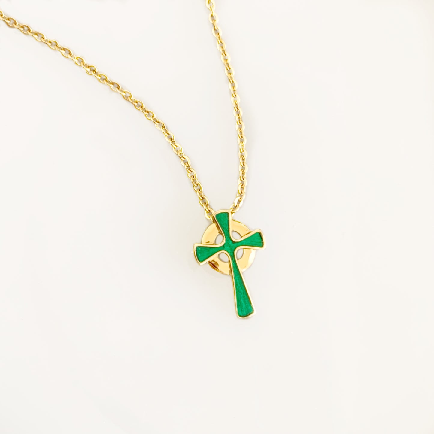 Collier croix verte - P23.11