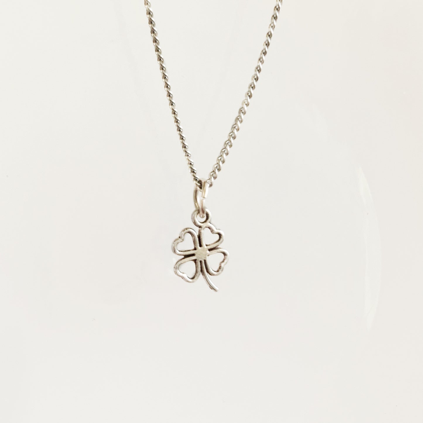 Collier pendentif trèfle - P23.23
