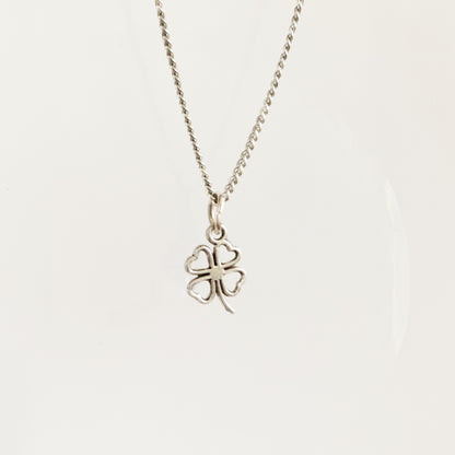 Collier pendentif trèfle - P23.23